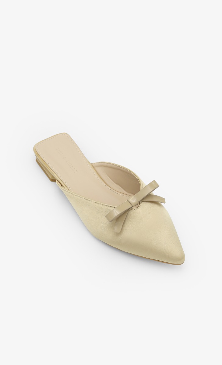 Skylar Slip On Sandals In Gold