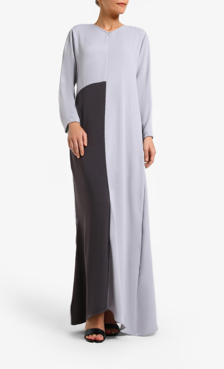 Atifa Jubah in Grey