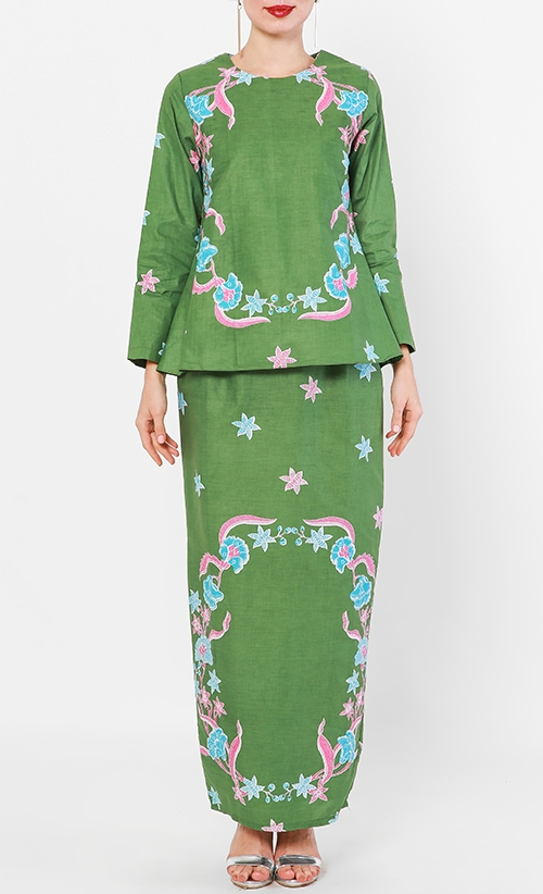 Dakota Kurung Set in Green image 2