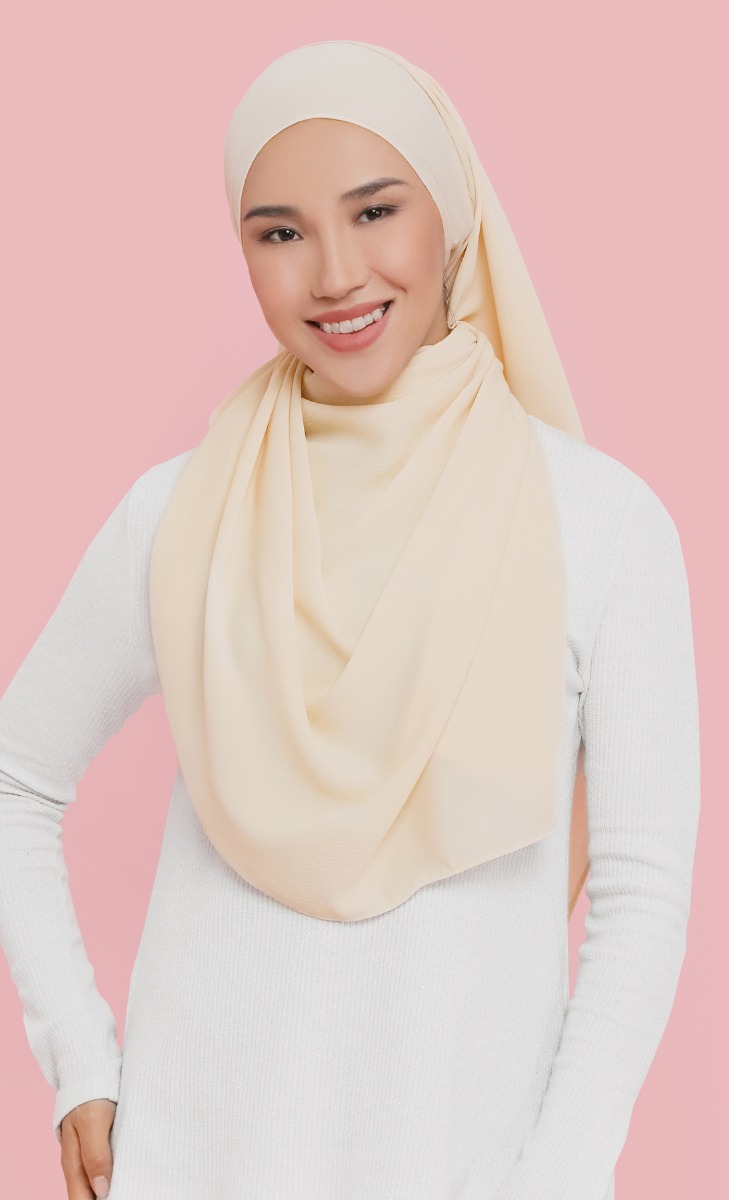 Nikaia Magnetic Tringle Chiffon Hijab in Sand