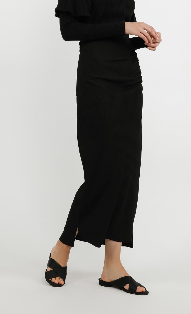 Side Ruched Knit Skirt in Black