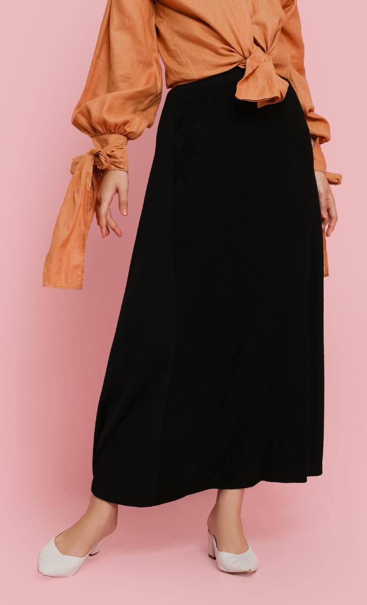 Panelled Side Skirt in Black
