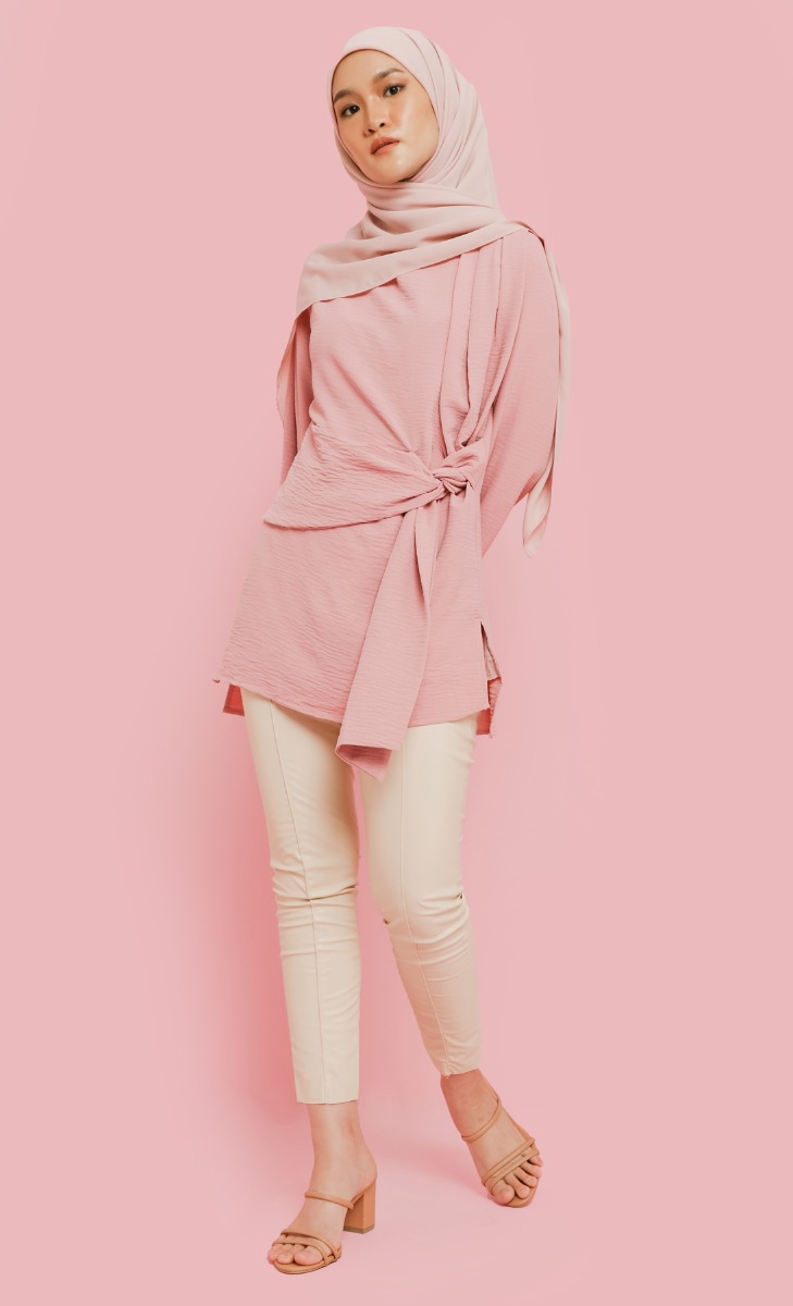 Side Knot Tunic Top in Mauve image 2