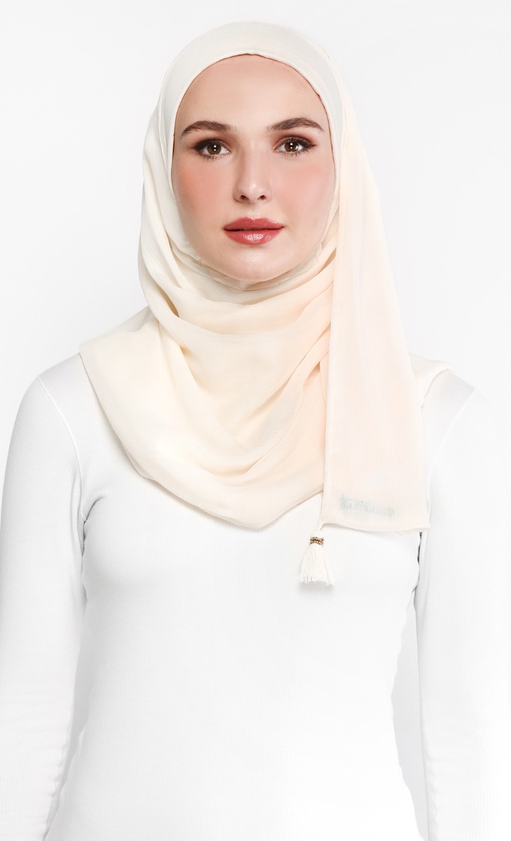 Chic Plain Scarf In Eggnog