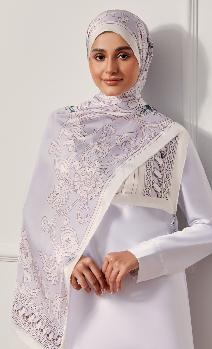 The Heritage dUCk Shawl in Alur