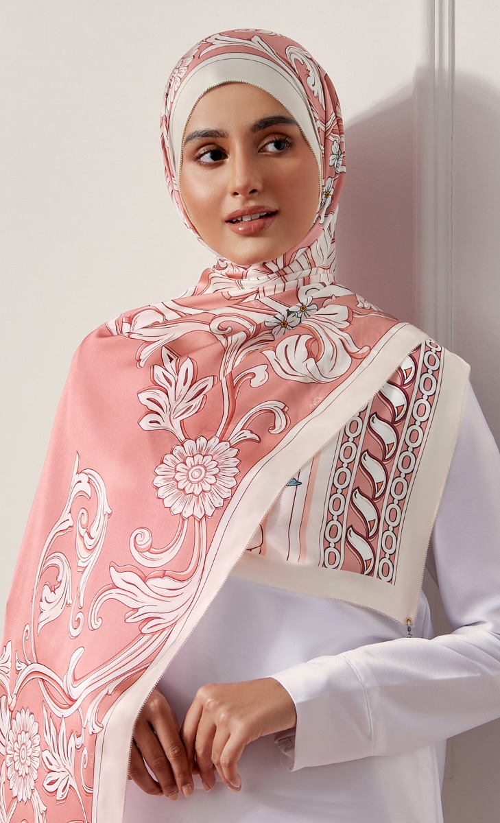 The Heritage dUCk Shawl in Arca