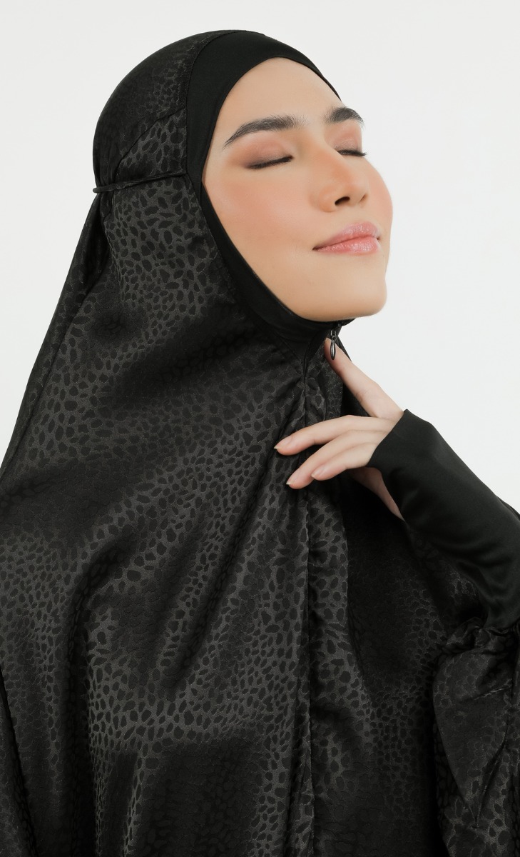Asmera One-Piece Textured Prayerwear in Black image 2