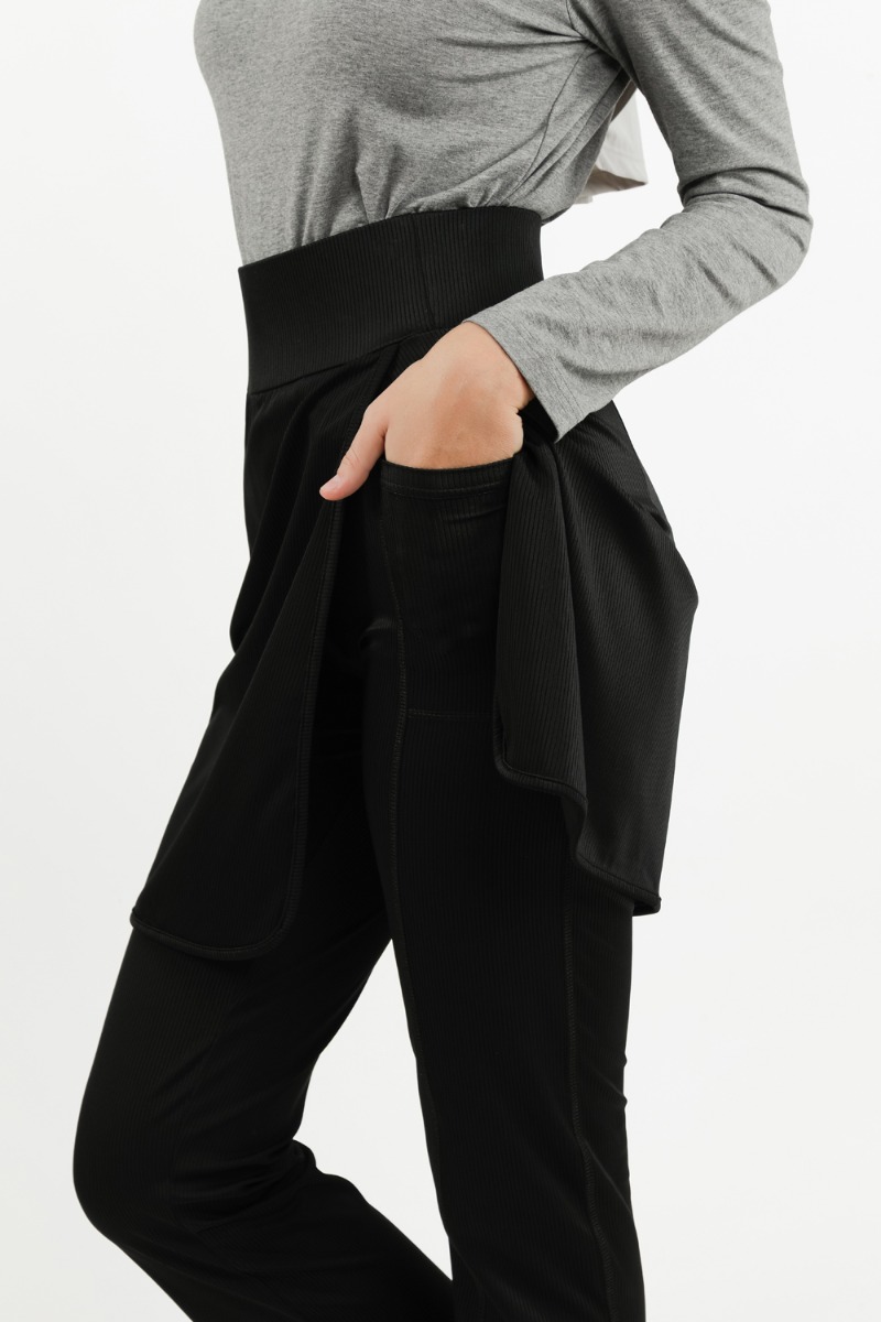 Attached Skirt Pants in Black image 2