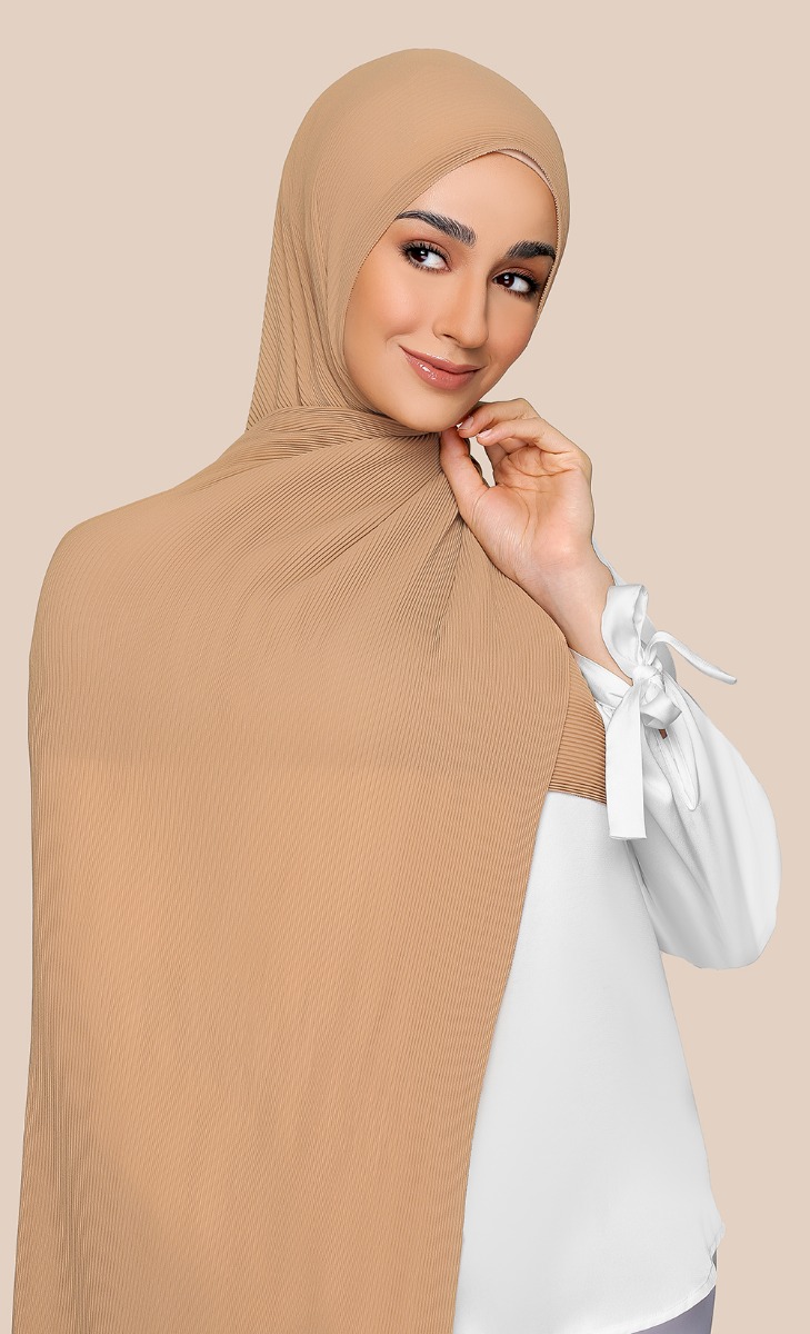 Pleats Scarf in Bear Hug