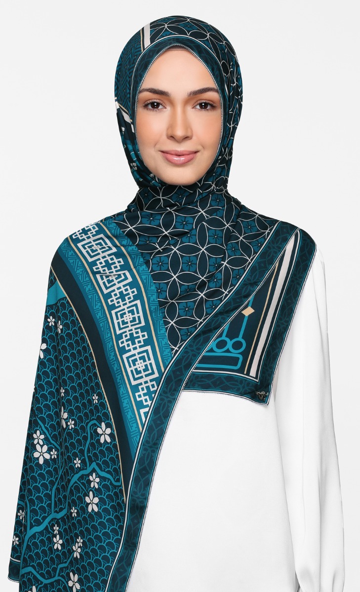 The Oriental dUCk Shawl in Bonsai image 2