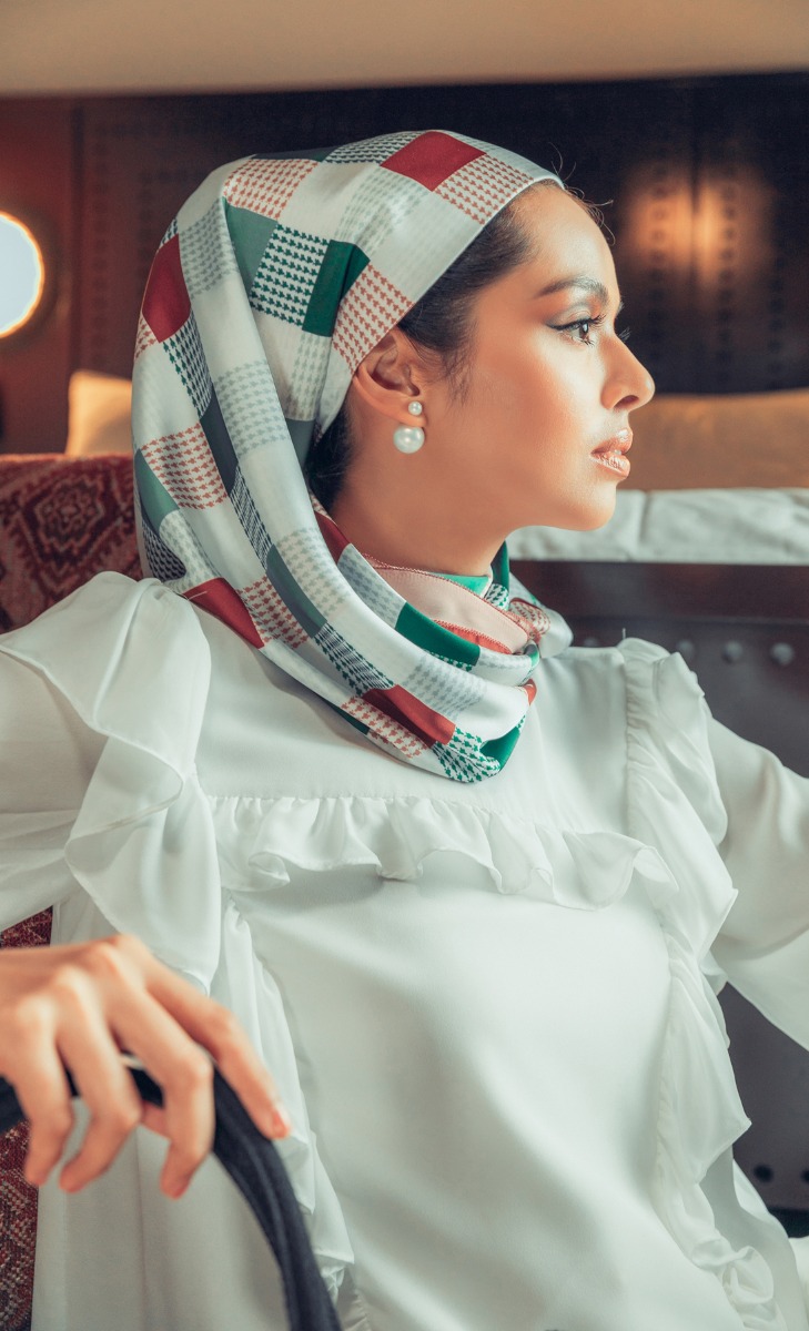 The Checkered dUCk Shawl in Rad