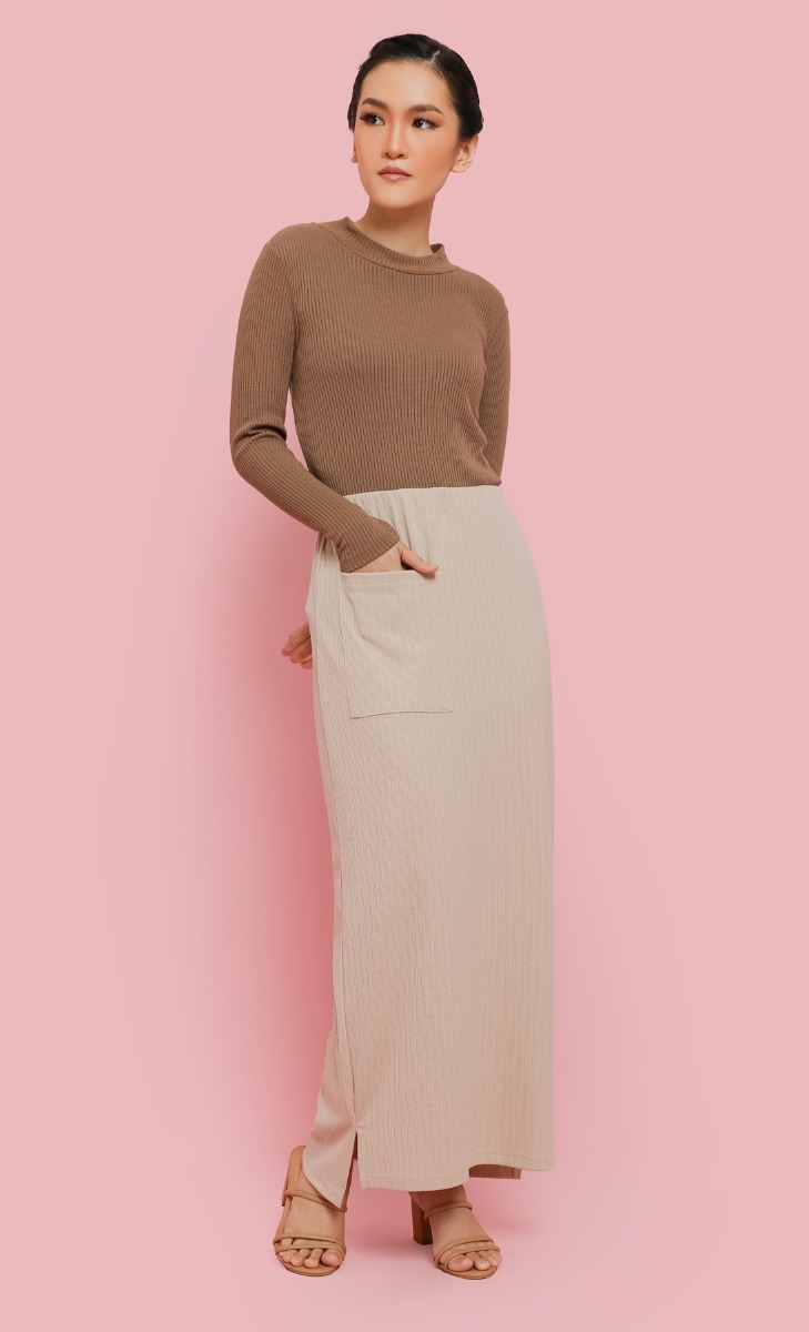 Comeback Textured Knit Skirt in Nude