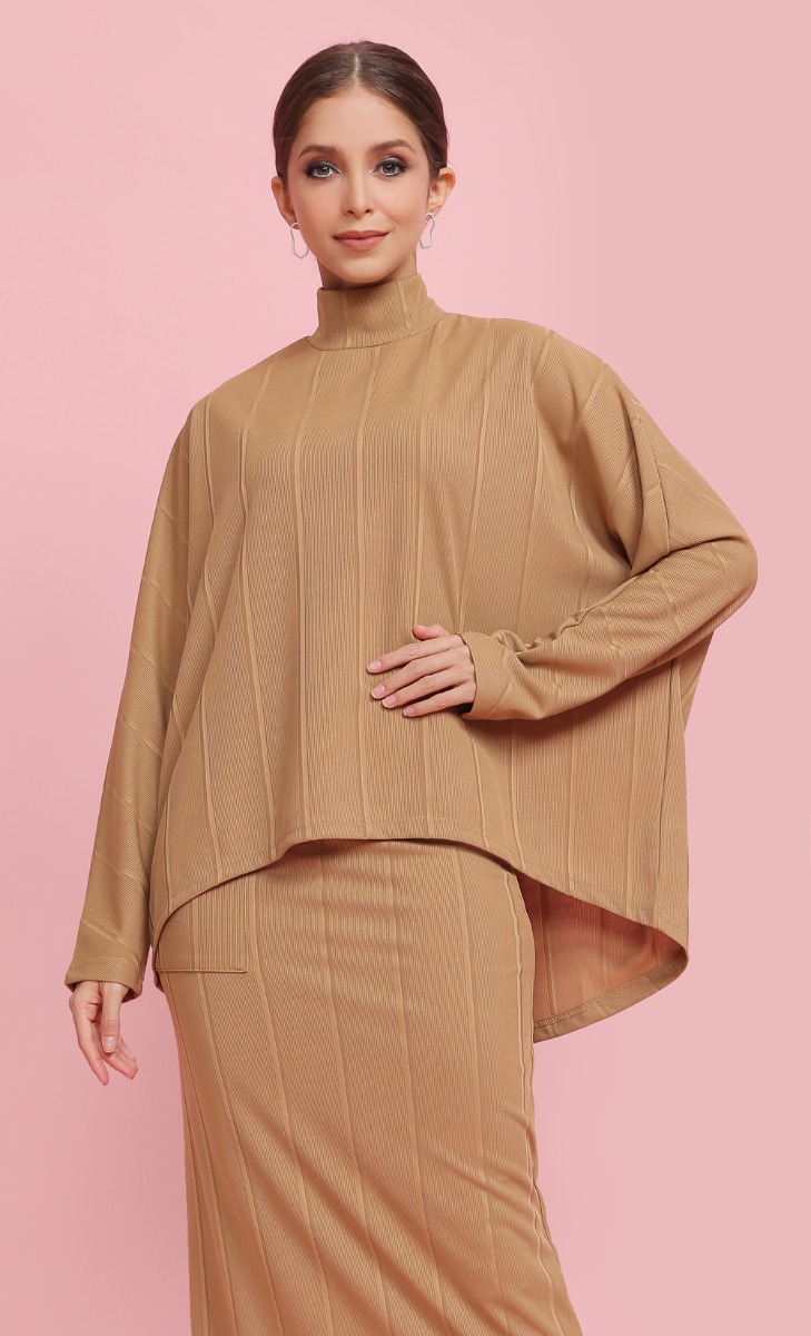 Oversized Ribbed Top in Brown