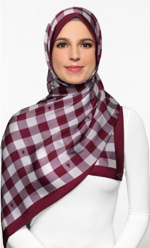 The Checkmate dUCk Scarf in Maroon