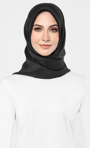 Luxe Basics Scarf in Black