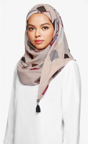 Chic Maxi Printed Scarf in BB Beige