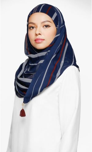 Chic Maxi Printed Scarf in Bluish Stripes