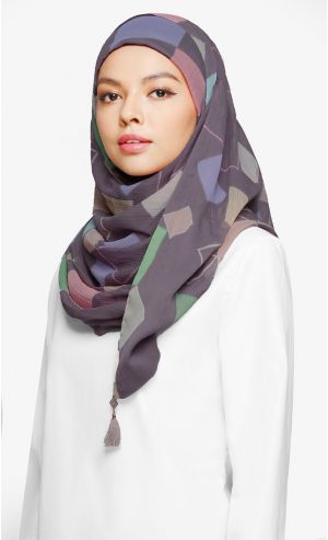 Chic Maxi Printed Scarf in BB Young