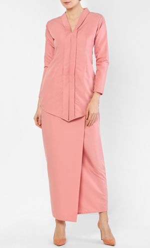 Rokiah Kebaya Set in Rosy Peach