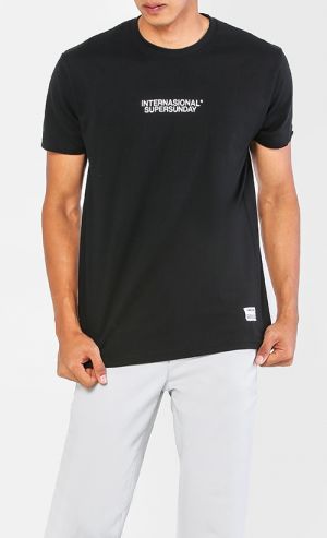 Internasional T-Shirt in Black