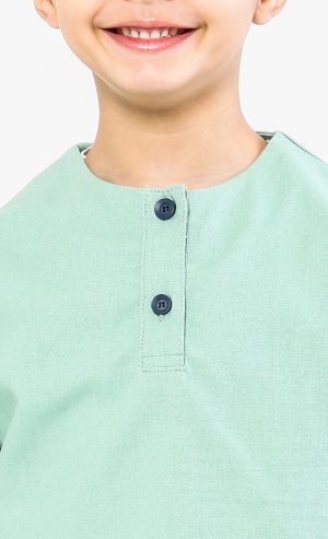 The Ingat Unisex Mock-Layer Top in Vegan Green 