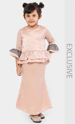 Lily Modern Kurung Set in Peach