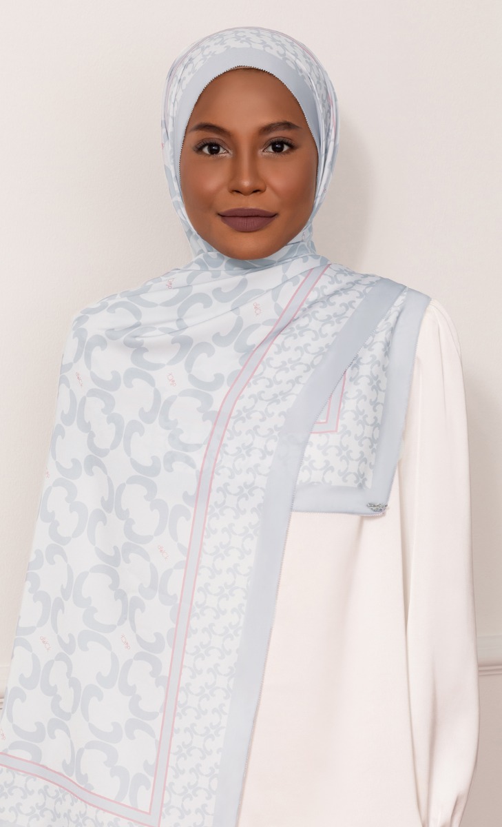 The Ornament dUCk Shawl in Grey image 2