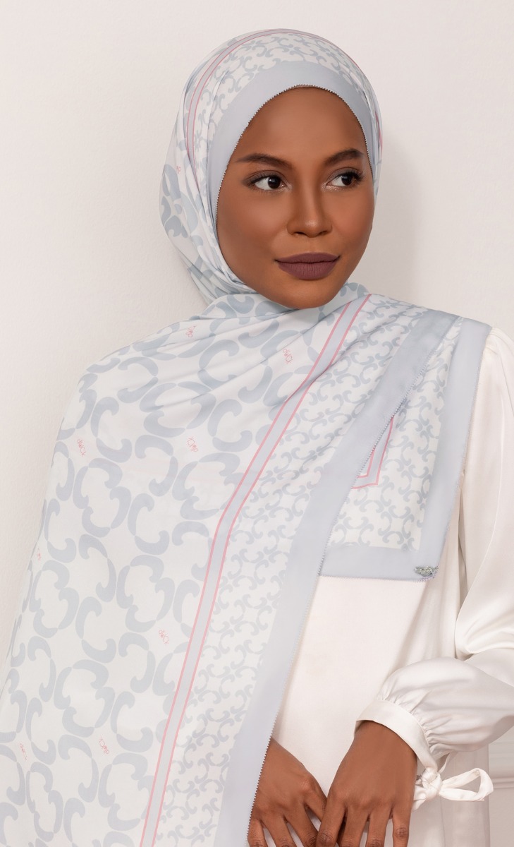 The Ornament dUCk Shawl in Grey