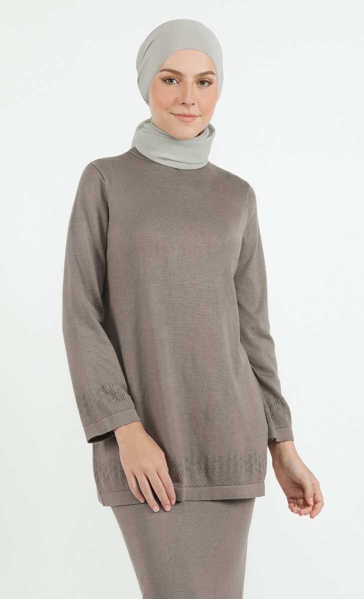 Easy Fine-Knit Top in Taupe