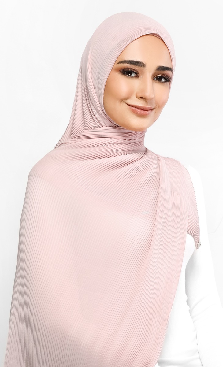 Pleats Scarf in Eye Candy image 2