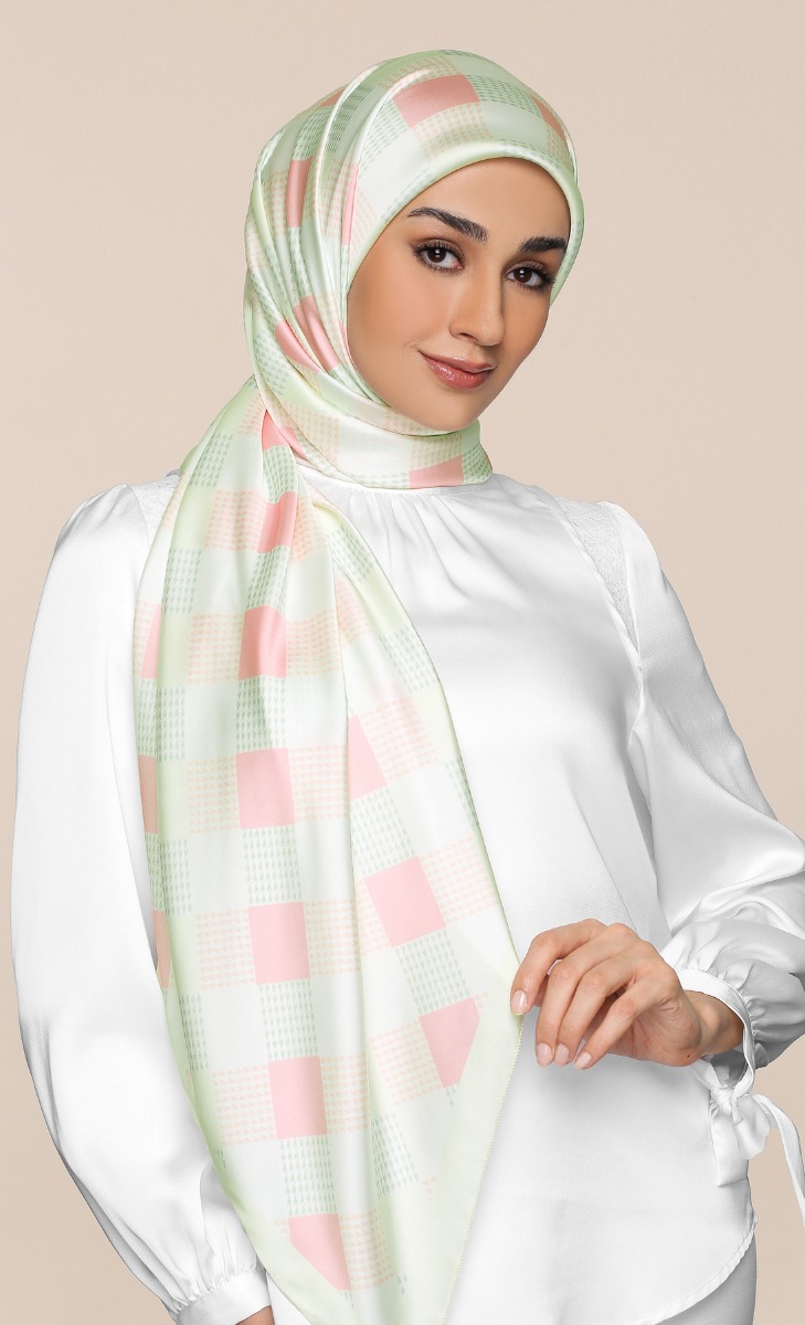 The Checkered dUCk Square Scarf in Fave