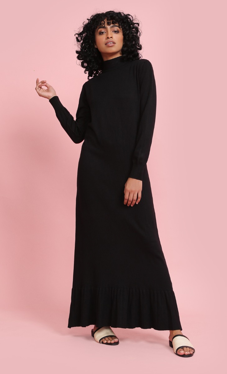 Fine-Knit Tiered Dress in Black