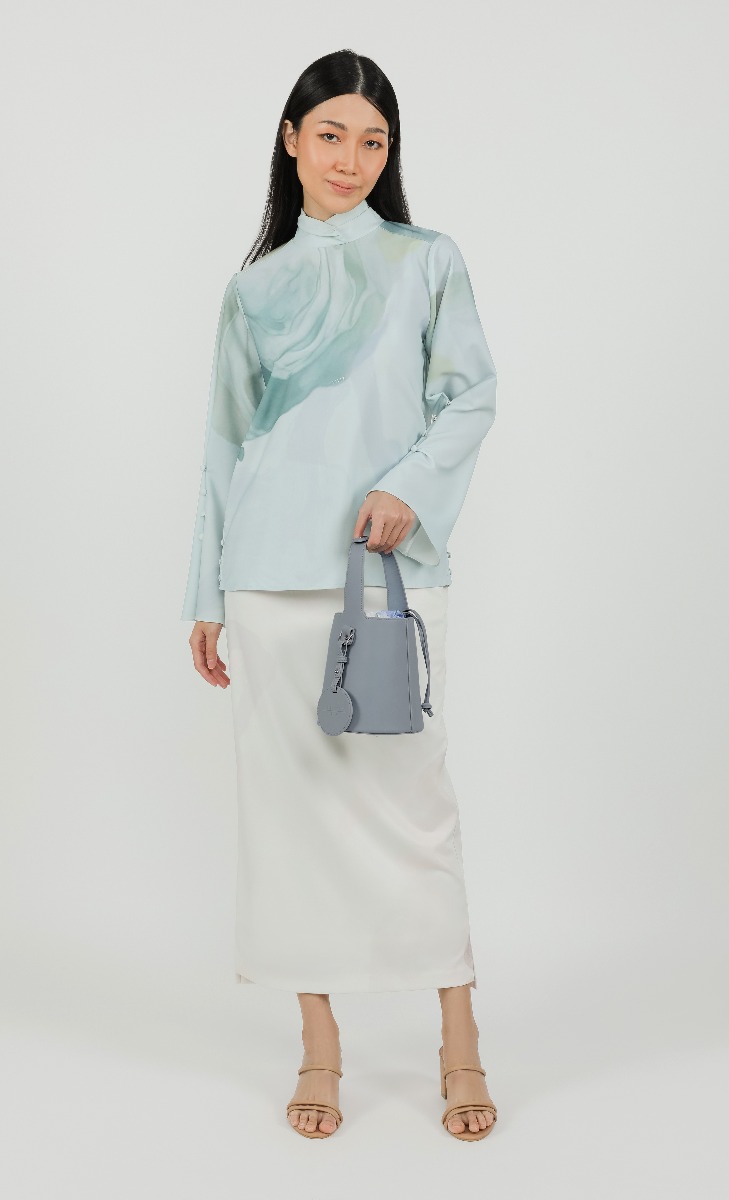 Bucket Bag in French Grey image 2