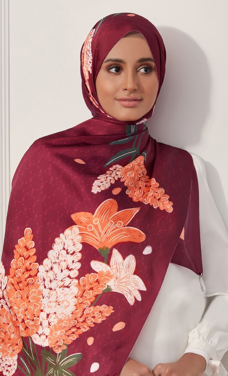 The Honour dUCk Shawl in Hasmah