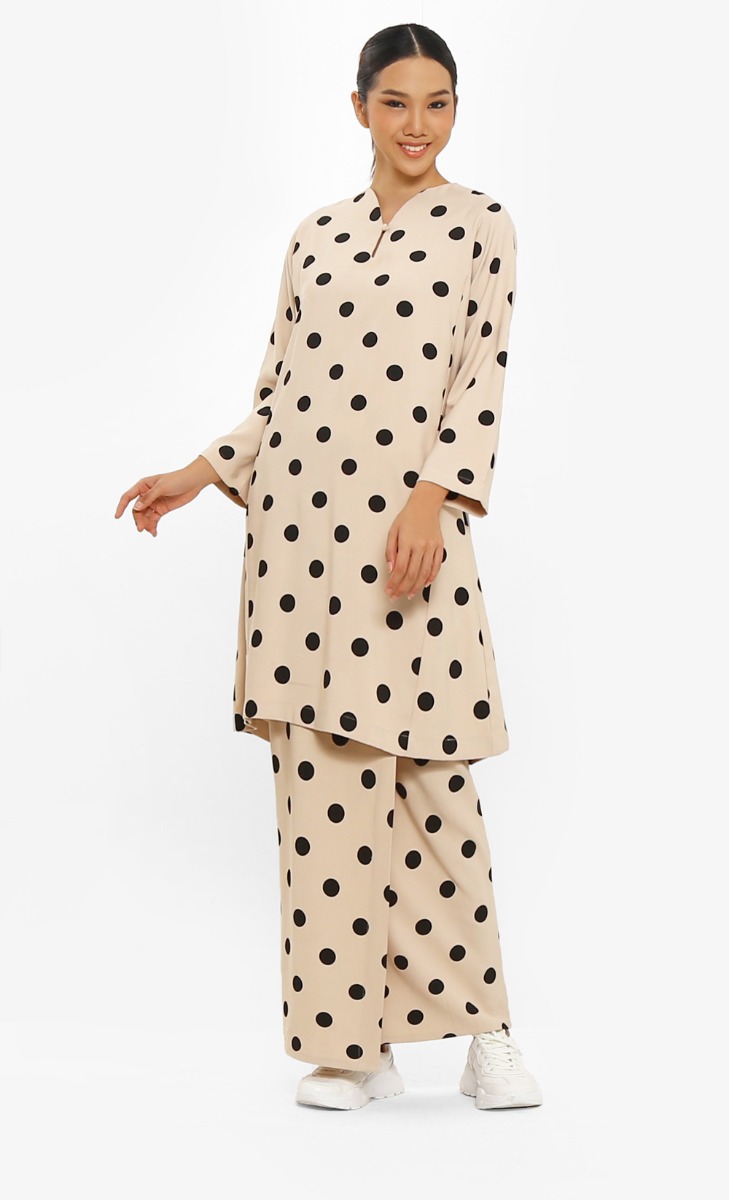 Kak Dot Set in Nude