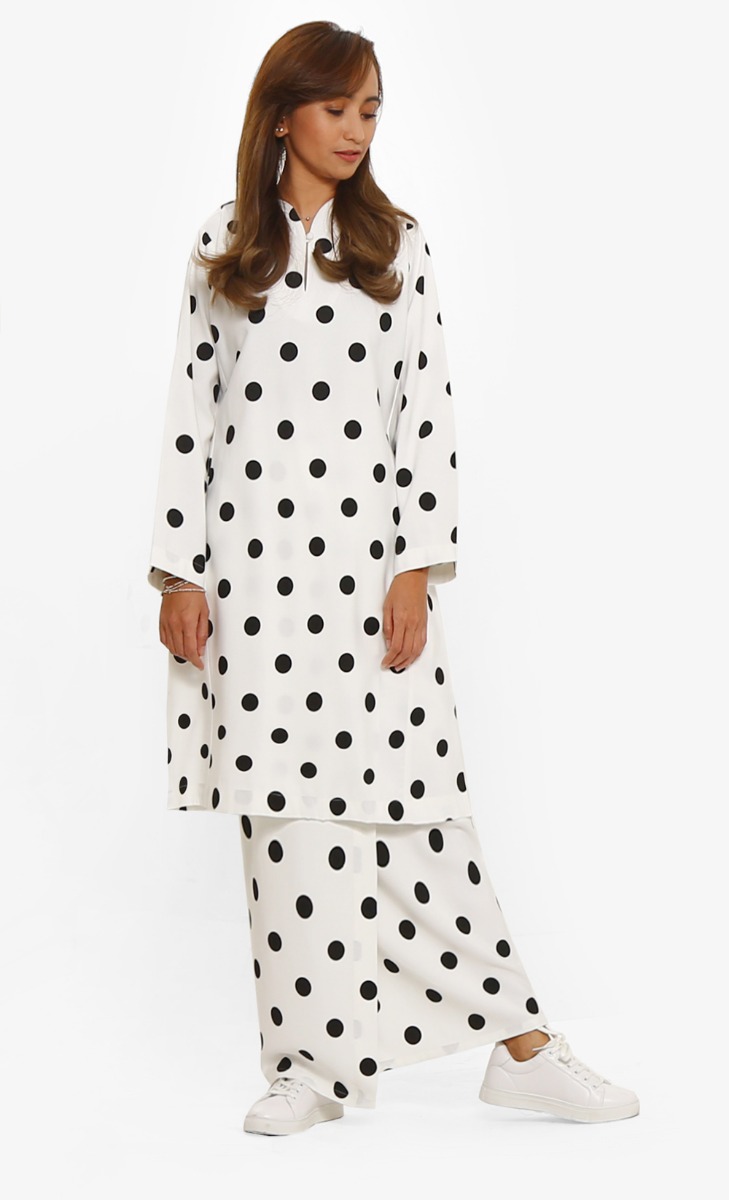 Kak Dot Set in White