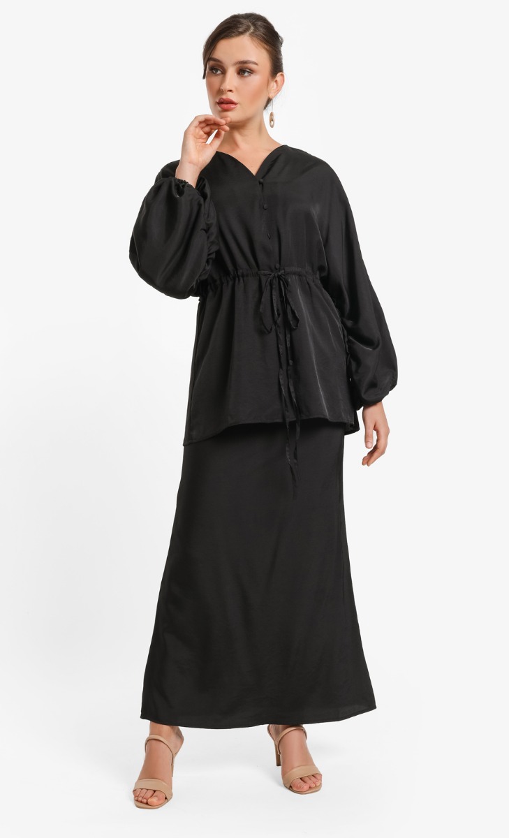 Kak Yong Set in Black