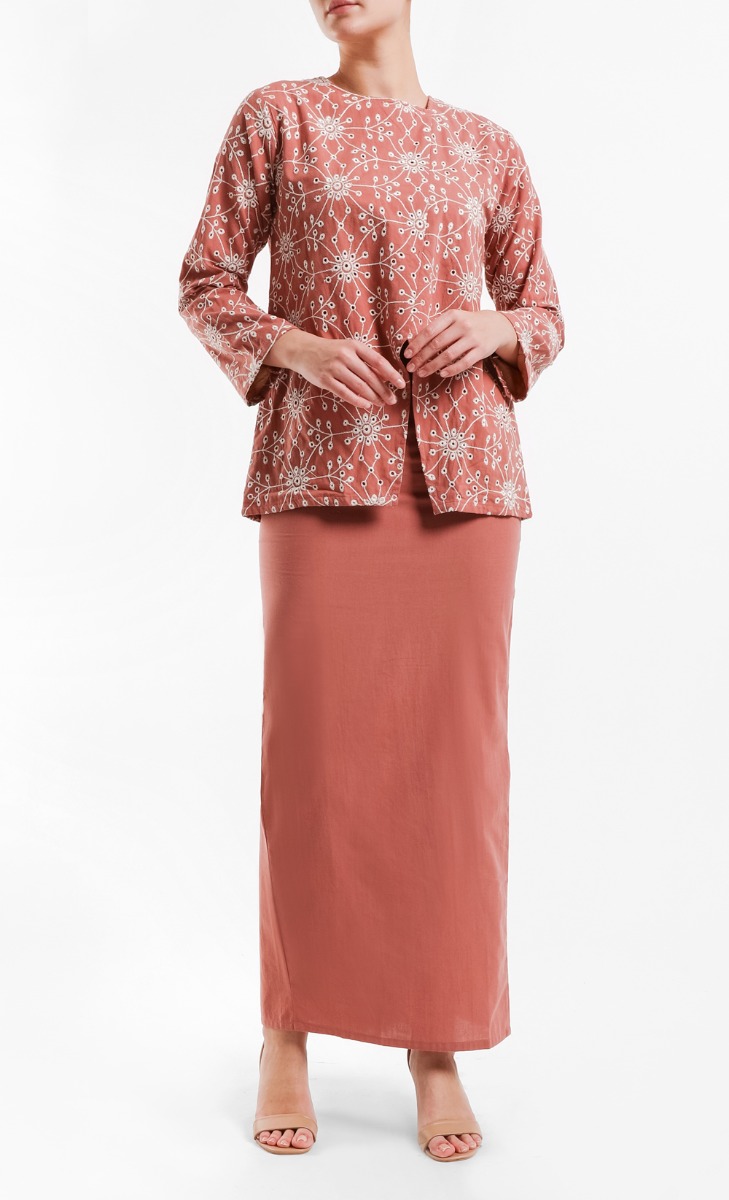 Kani Kurung Set in Rosette