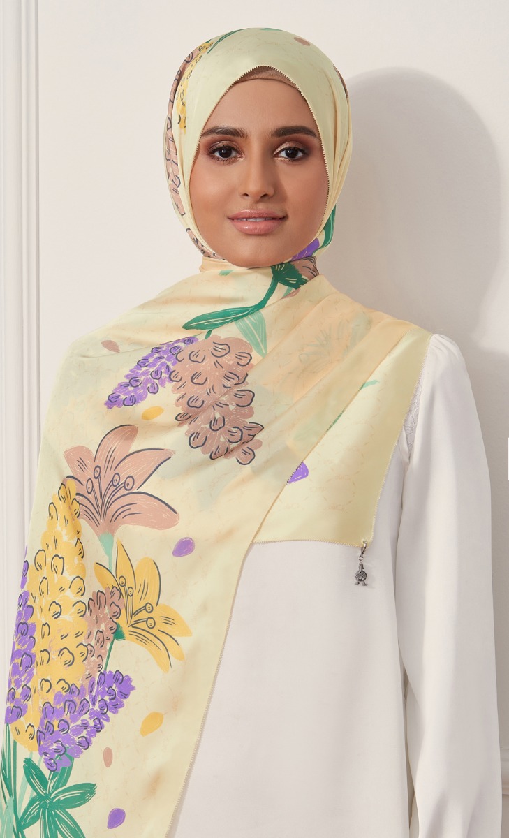 The Honour dUCk Shawl in Kartini image 2