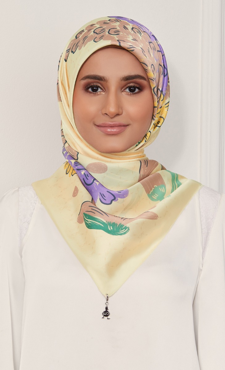 The Honour dUCk Square Scarf in Kartini image 2