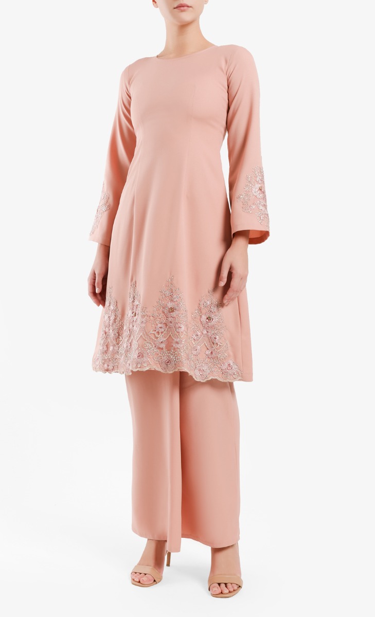 Kurung Pahang Set In Peach