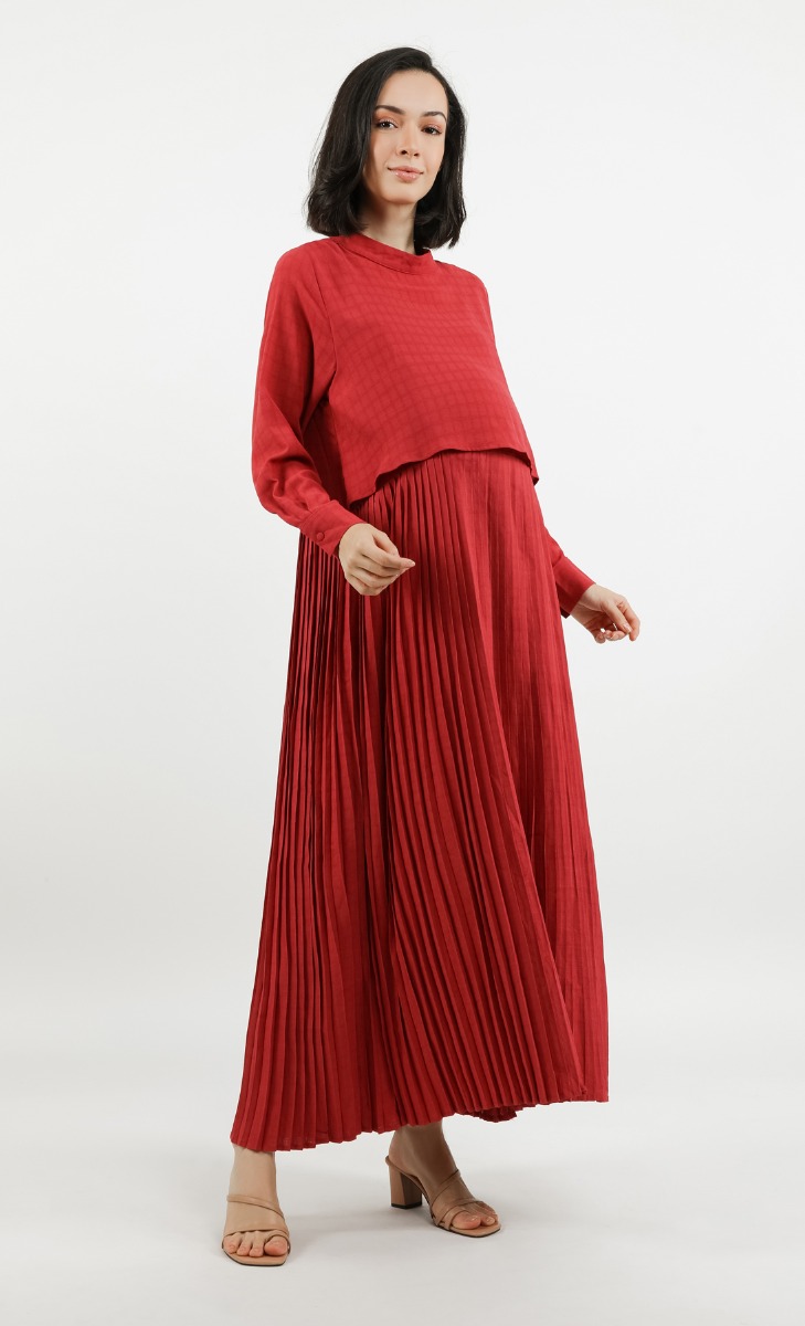 Layered Pleated Dress (Nursing Friendly) in Berry