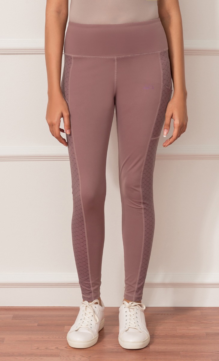 The Sporty dUCk Motion Leggings in Classic Brown