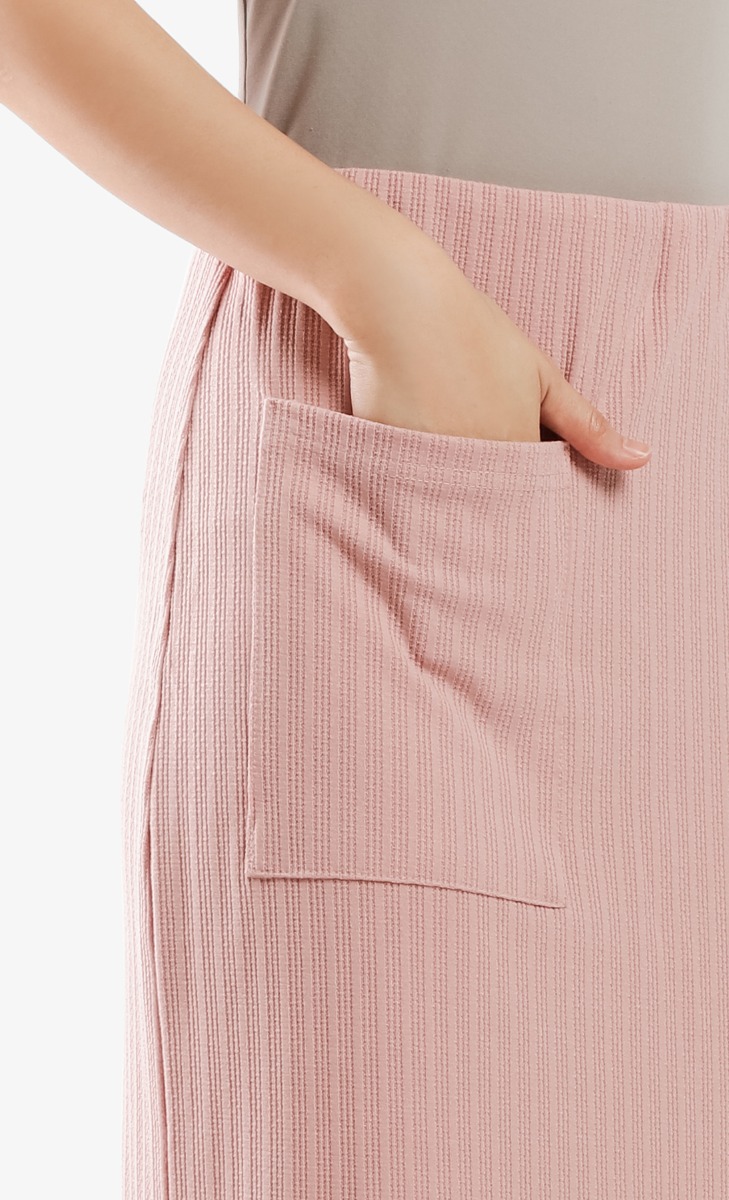 Comeback Textured Knit Skirt in Pink image 2