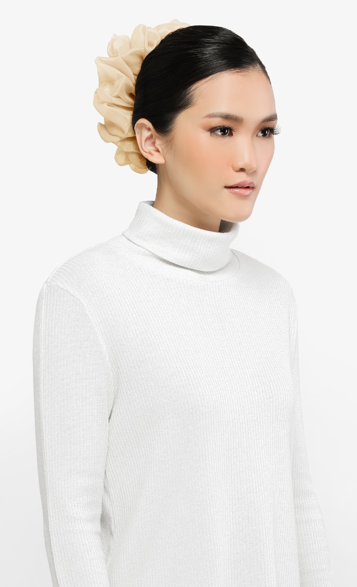 Scrunchie in Sand image 2