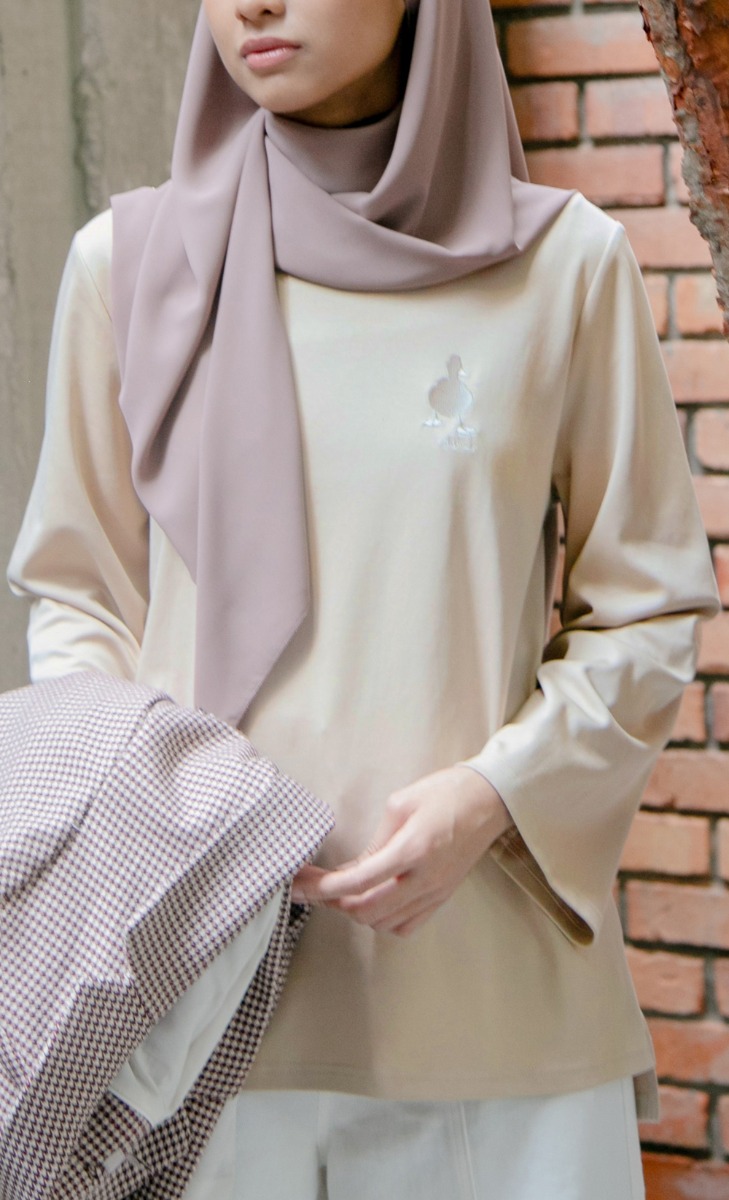 dUCk Basic Long Sleeves T-shirt in Beige