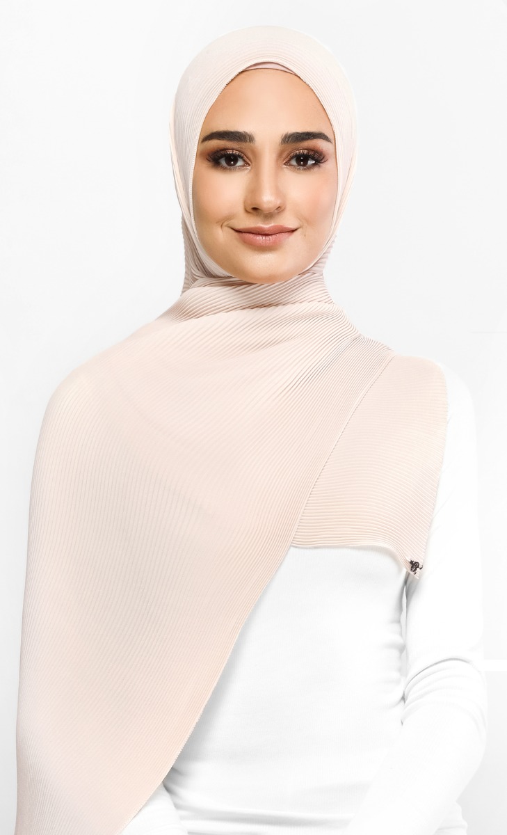 Pleats Scarf in Macadamia