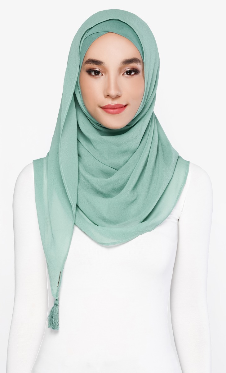 Taj Maxi Plain Shawl in Pine image 2