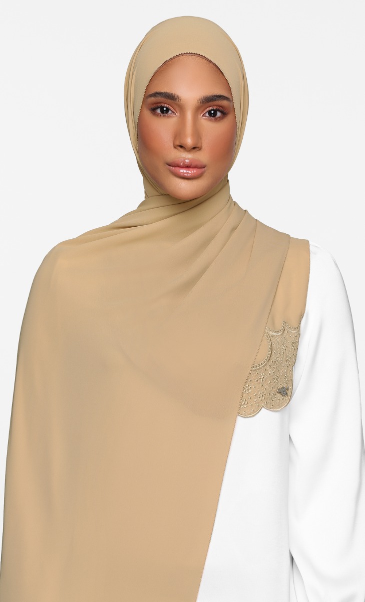 Frappe Dandelion Shawl with nanotechnology in Peanut