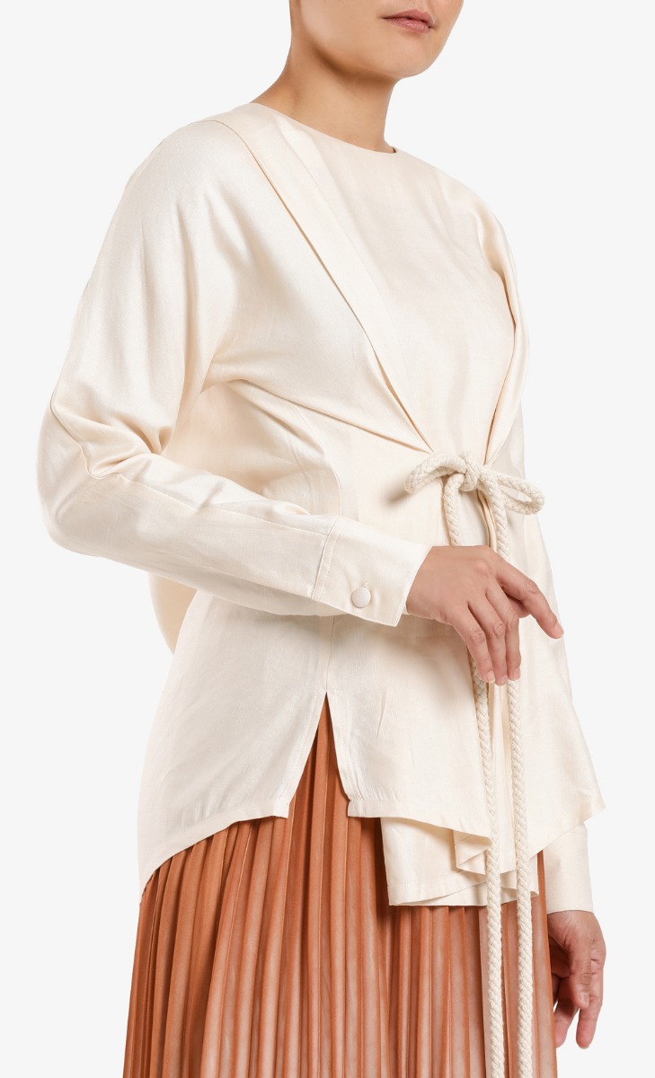 Round Neck Top with Rope Belt in Antique White image 2